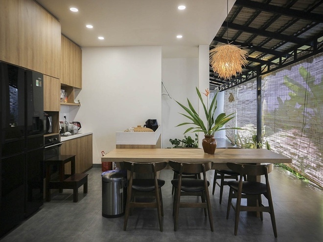 Ngôi nhà Tây Ninh thiết kế mở với vườn cây xanh của gia đình 3 thế hệ