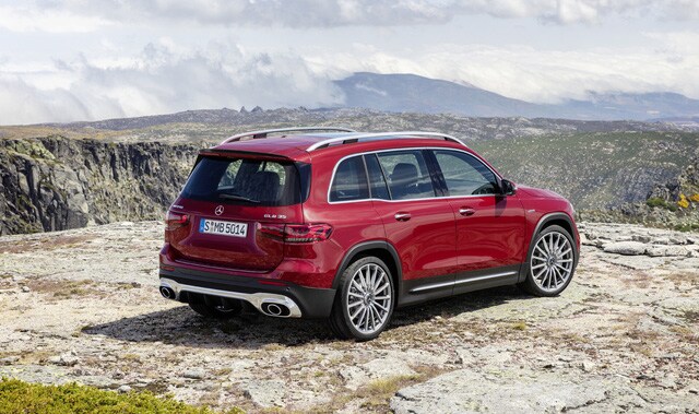 Mercedes AMG GLB 35 4Matic ra mắt với giá bán 2,69 tỷ đồng