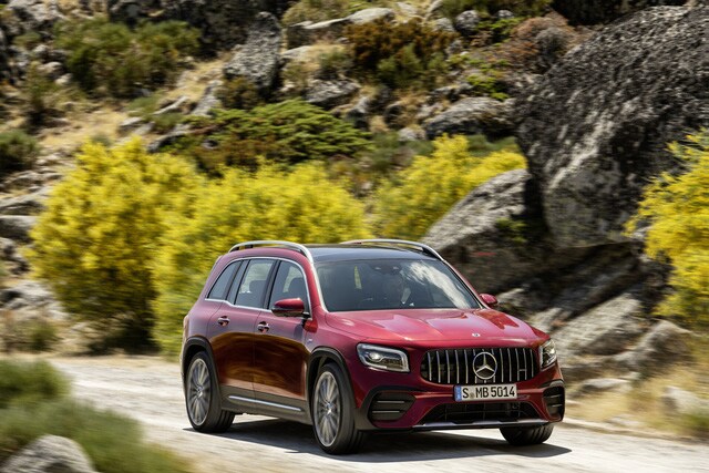 Mercedes AMG GLB 35 4Matic ra mắt với giá bán 2,69 tỷ đồng