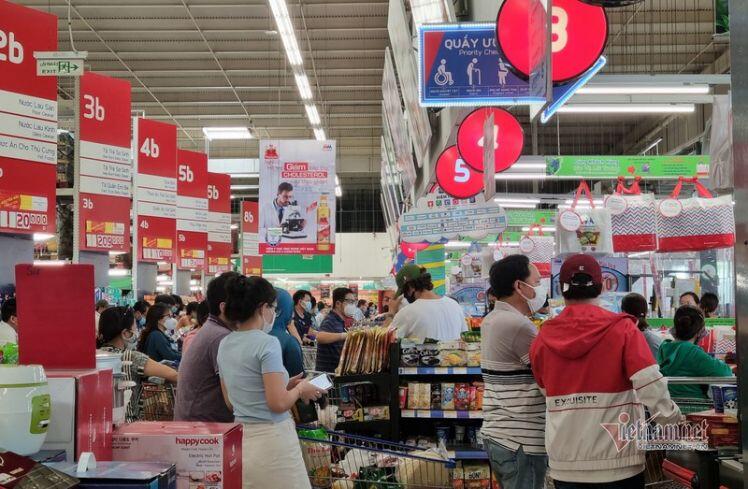 Nghe tin không ra khỏi nhà 7 ngày, dân Đà Nẵng kéo nhau đi mua thực phẩm