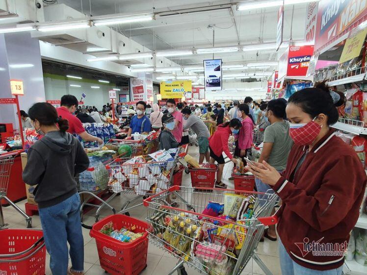 Nghe tin không ra khỏi nhà 7 ngày, dân Đà Nẵng kéo nhau đi mua thực phẩm