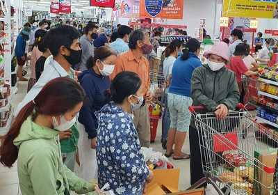 Nghe tin không ra khỏi nhà 7 ngày, dân Đà Nẵng kéo nhau đi mua thực phẩm