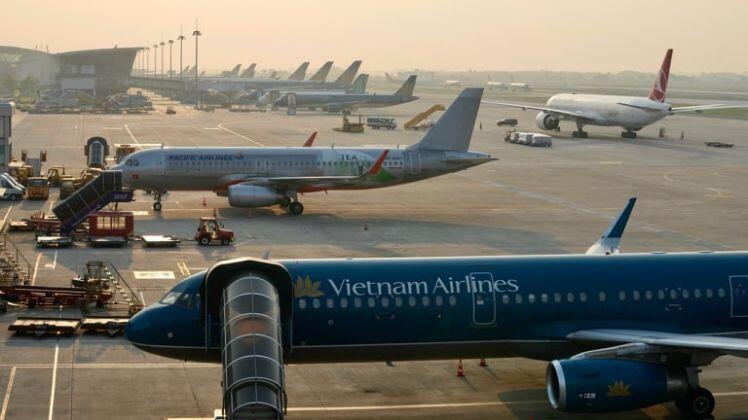 Sân bay vắng như "chùa Bà Đanh", vé máy bay giá rẻ 0đ "ế chỏng chơ"