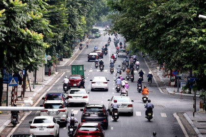 Một số tuyến đường của Hà Nội đã trở nên đông bất thường như đã hết giãn cách