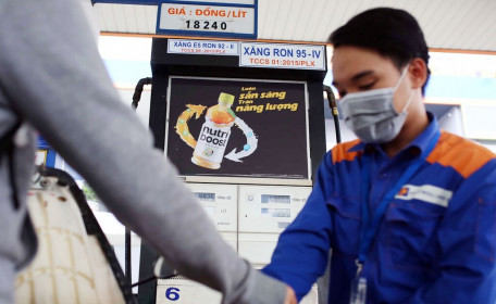 Kho dự trữ đầy, giảm giá bán xăng dầu được không?