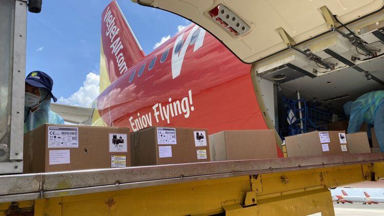 Chuyến bay Vietjet chở 200 máy thở hiện đại từ Đức đã về Việt Nam