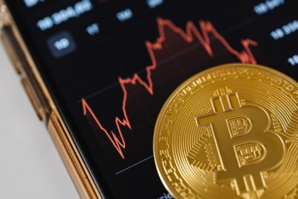 Giá Bitcoin hôm nay 15/8: Bitcoin 'thăng hoa', các tiền ảo 'bùng nổ'