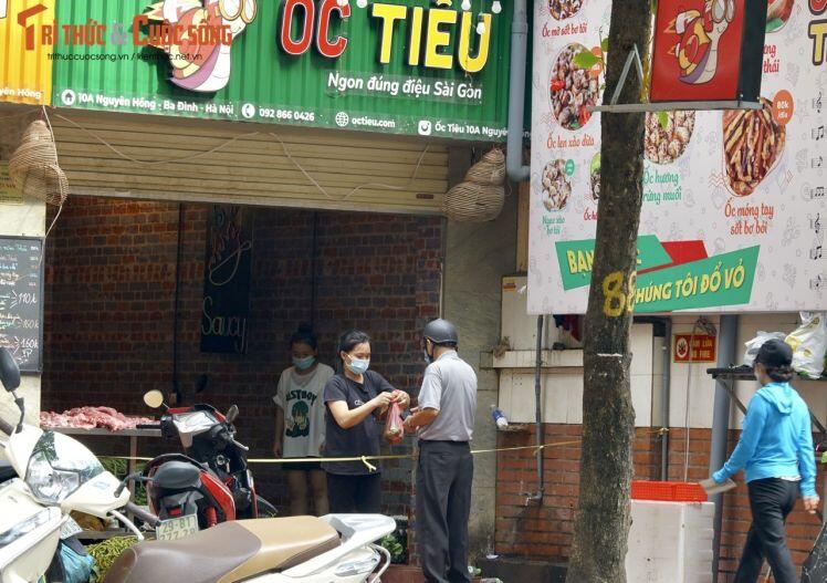 Nhà hàng, quán ăn sang chảnh chuyển qua bán rau, củ quả, đồ thiết yếu