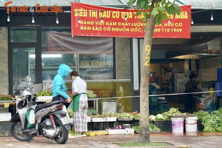Nhà hàng, quán ăn sang chảnh chuyển qua bán rau, củ quả, đồ thiết yếu