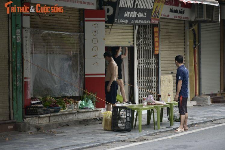 Nhà hàng, quán ăn sang chảnh chuyển qua bán rau, củ quả, đồ thiết yếu