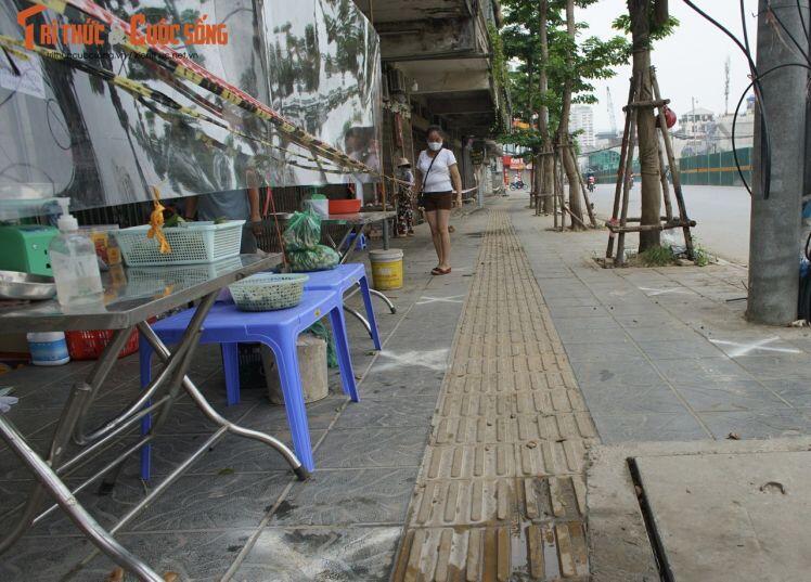 Nhà hàng, quán ăn sang chảnh chuyển qua bán rau, củ quả, đồ thiết yếu