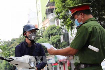 Giảm nguy cơ lây nhiễm tại các chốt kiểm soát dịch COVID-19 ở Hà Nội