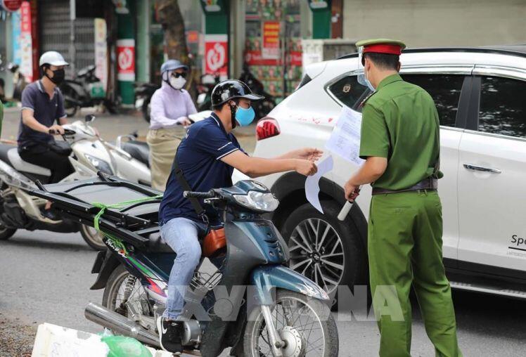 Giảm nguy cơ lây nhiễm tại các chốt kiểm soát dịch COVID-19 ở Hà Nội