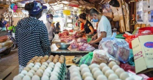 Người dân lo lắng vì giá thực phẩm ở chợ dân sinh tăng