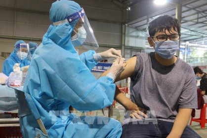 Bộ Y tế nói gì về đề xuất tiêm vaccine phòng COVID-19 cho trẻ từ 12-18 tuổi?