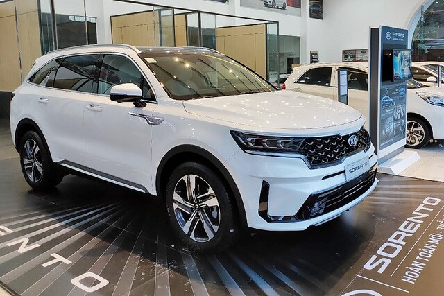 Giá Mazda CX 8 và Kia Sorento tiếp tục giảm