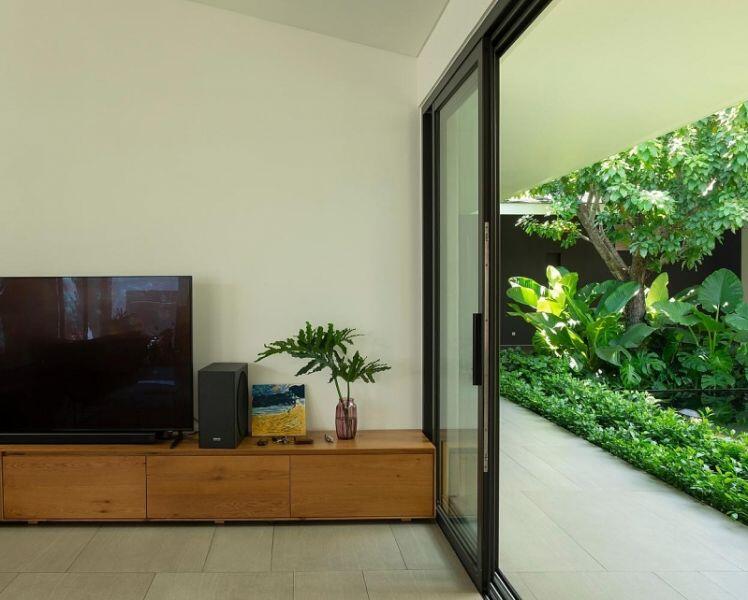 Cách bố trí tường thông minh giúp nhà cấp 4 có chỗ trồng cây, nuôi cá