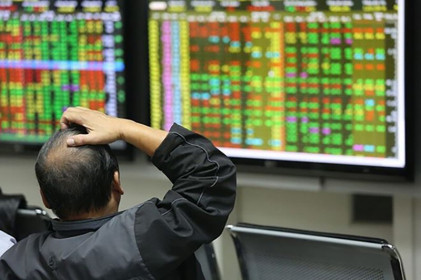 Khối ngoại bán ròng mạnh, VN-Index tiếp tục giảm điểm