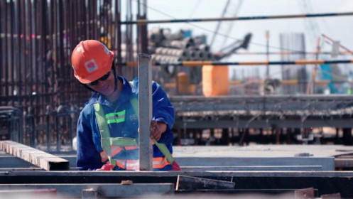 "Kiệt quệ" với Covid-19 và giá vật liệu: Doanh nghiệp nhà thầu xây dựng "xin" dừng, tính lãi suất vay ngân hàng 0%