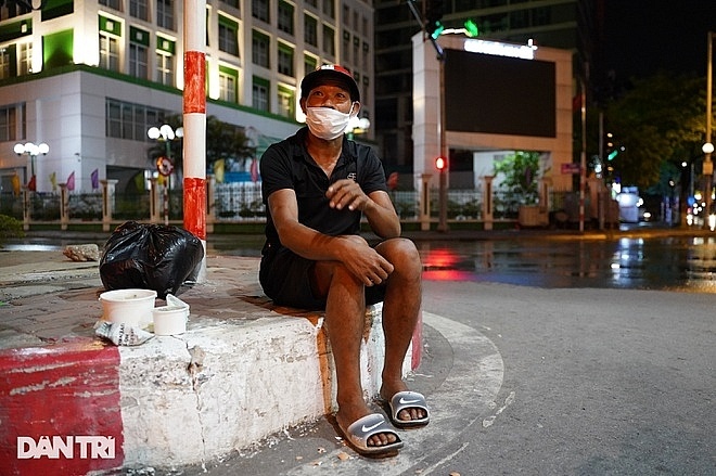 Hết tiền thuê trọ, nhiều lao động tự do bị "mắc kẹt" ở Hà Nội