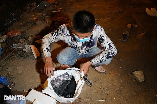 Hết tiền thuê trọ, nhiều lao động tự do bị "mắc kẹt" ở Hà Nội