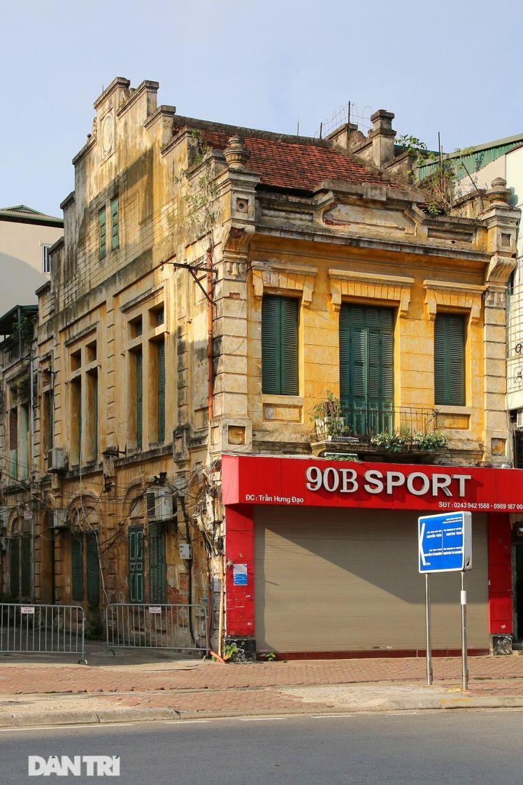 Nhà cổ mặt tiền Hà Nội phô bày nét đẹp khi vắng bóng hàng quán và xe cộ