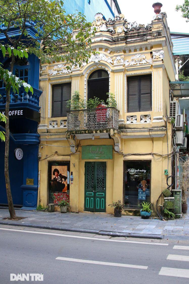 Nhà cổ mặt tiền Hà Nội phô bày nét đẹp khi vắng bóng hàng quán và xe cộ