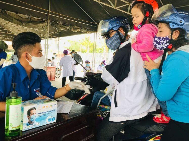 Cần Thơ mở lại chợ, tăng cường đoàn viên, thanh niên tình nguyện phòng chống dịch