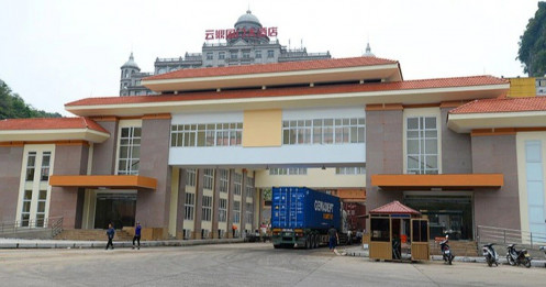 Trung Quốc siết giao nhận hàng qua cửa khẩu: Loạt đề nghị với doanh nghiệp