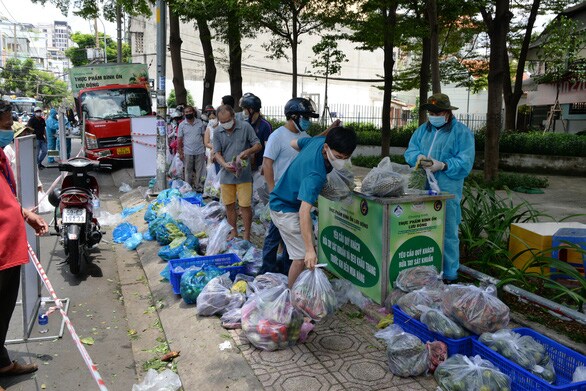 Siêu thị chờ phối hợp giao hàng
