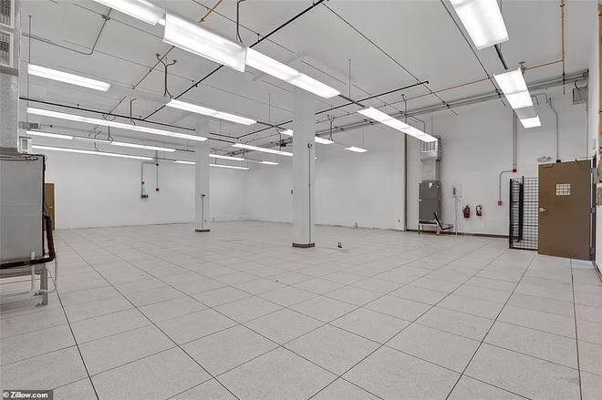 Ngôi nhà được rao bán 23 tỷ đồng: Kín như nhà giam, không phòng ngủ, cửa sổ