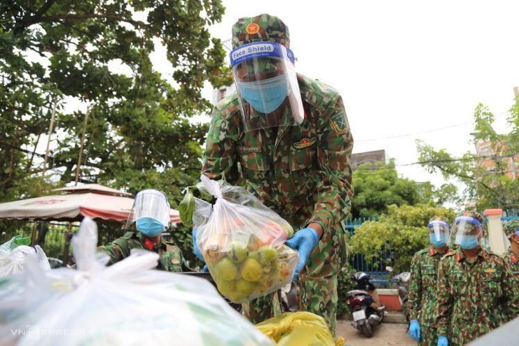 Nhiều doanh nghiệp tuyên bố không sản xuất bánh trung thu, đặc sản Tây Nguyên như bơ, sầu riêng tồn kho lớn