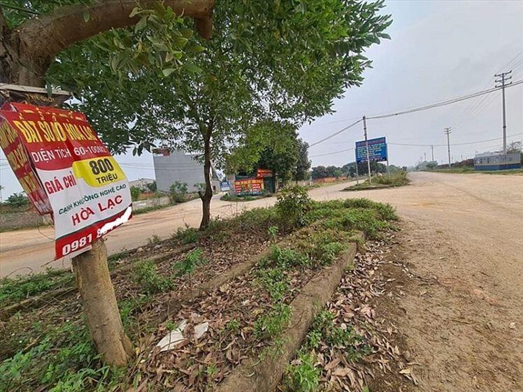 Cắm sổ đỏ vay tiền tỷ ôm đất: Vợ chồng trẻ mất việc, lại lo mất nhà