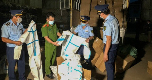 Liên tiếp thu giữ máy tạo oxy, quần áo phòng hộ y tế không rõ nguồn gốc