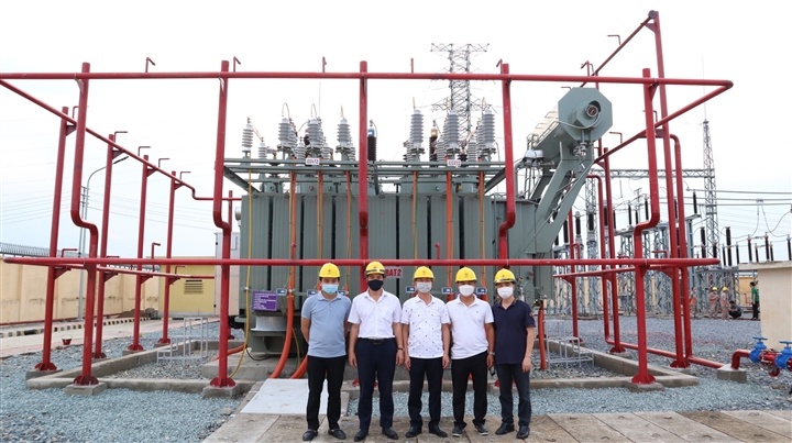 EVNNPC vượt khó với '3 tại chỗ'