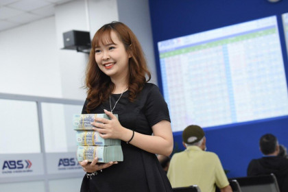 Giao dịch chứng khoán chiều 25/8: Phiên phục hồi tích cực