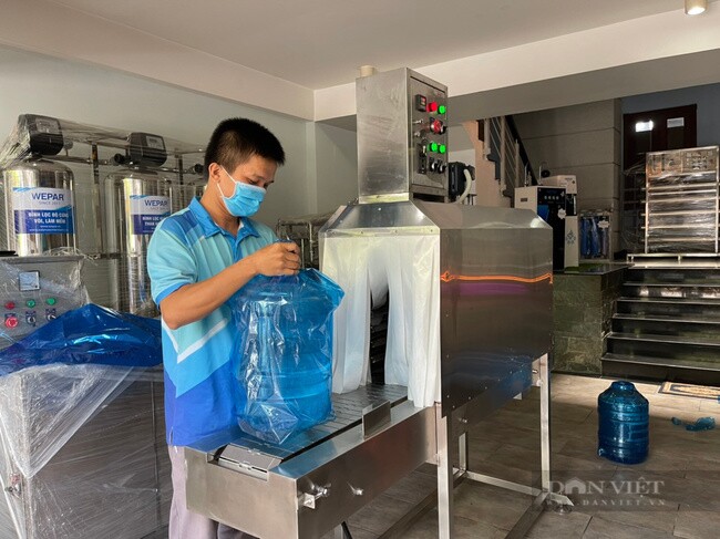 TP.HCM: Hết gas, hết nước uống nhưng phải chờ đại lý có… giấy đi đường