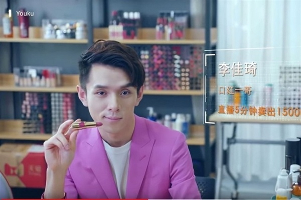 "Ông hoàng son môi" bán được 2 tỉ USD hàng hóa sau khi livestream 12 tiếng liên tục, hút 250 triệu lượt xem