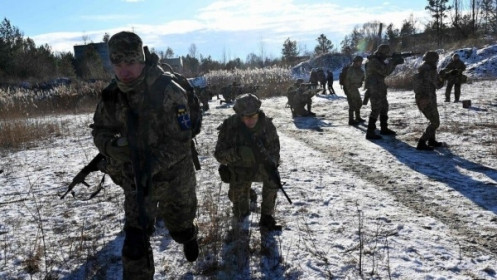 Báo Mỹ: Nếu Moscow quyết định xâm lược Kiev, Washington sẽ cung cấp vũ khí và huấn luyện "quân nổi dậy"