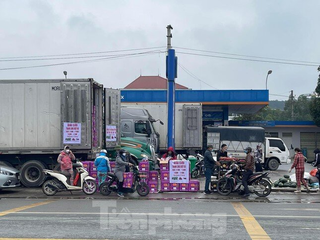 Những mánh khóe 'bán lốt' xe xuất khẩu ở biên giới Lạng Sơn