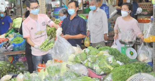 Gần 100% chợ tại TP HCM hoạt động trở lại