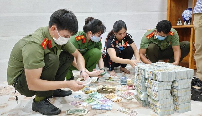 Bắt 6 đối tượng liên quan đường dây mua bán vàng lậu và USD