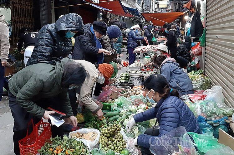 Không khí mua sắm Tết hối hả, nhộn nhịp ở các chợ truyền thống trên địa bàn Hà Nội 