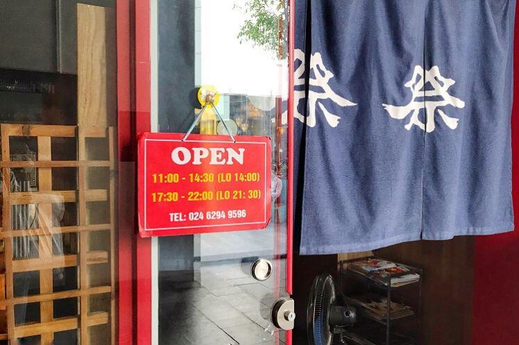 Hà Nội: Hàng quán không bóng người dù được mở cửa