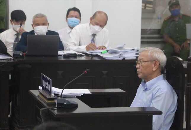 Xét xử 2 cựu Chủ tịch tỉnh Khánh Hòa: Ông Lê Đức Vinh khai sai sót từ nhiệm kỳ trước ảnh 2