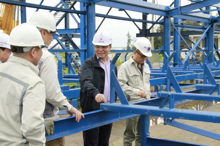 6.	Tổng Giám đốc Petrovietnam Lê Mạnh Hùng kiểm tra tiến độ hạng mục dây chuyền băng tải than tại NMNĐ Thái Bình 2 tháng 3-2022 
