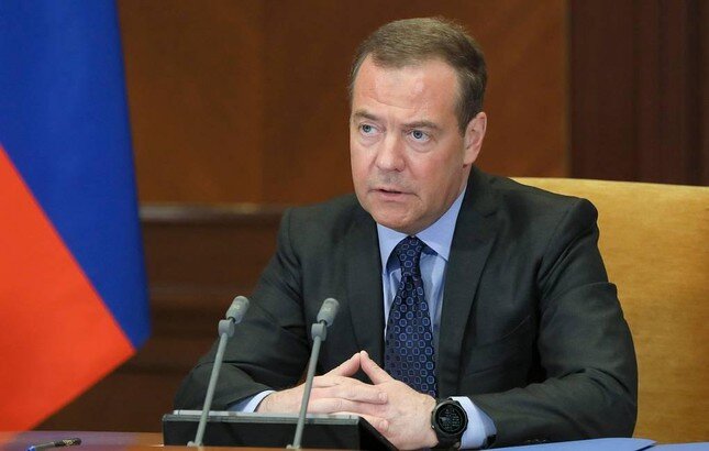 Cựu Tổng thống Medvedev: Nga vỡ nợ sẽ kéo châu Âu vỡ nợ theo ảnh 1