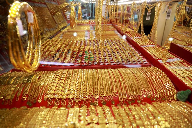 Giá vàng hôm nay 1/5: Kết thúc một tháng giảm mạnh, vàng sắp tới ra sao?