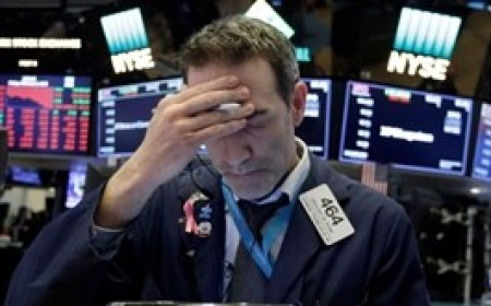 Dow Jones quay đầu giảm gần 900 điểm, Nasdaq sụt 4%