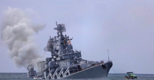 Những bí ẩn xung quanh 2 chiến hạm bốc cháy của Nga